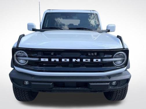 Oxford White 2026 Ford Bronco Outer Banks