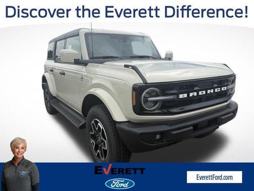 Desert Sand 2026 Ford Bronco Outer Banks