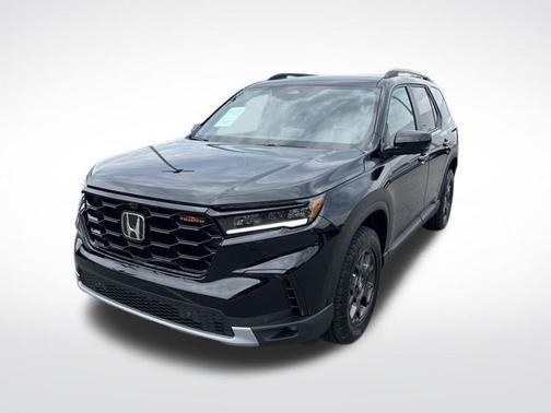 Crystal Black Pearl 2025 Honda Pilot TrailSport
