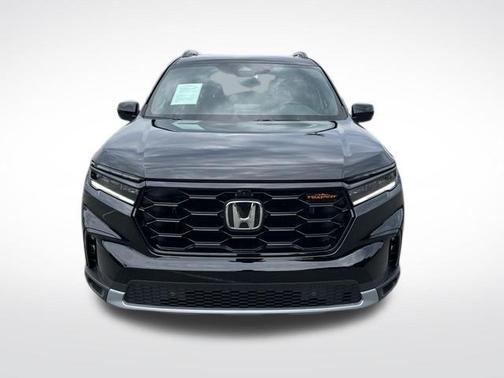 Crystal Black Pearl 2025 Honda Pilot TrailSport