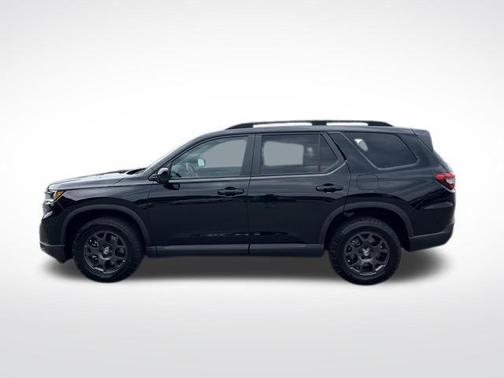 Crystal Black Pearl 2025 Honda Pilot TrailSport