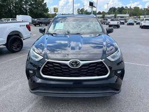 Midnight Black Metallic 2021 Toyota Highlander XLE