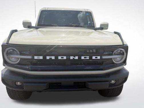 Desert Sand 2026 Ford Bronco Outer Banks