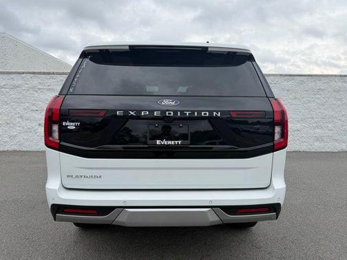 Oxford White 2026 Ford Expedition Platinum