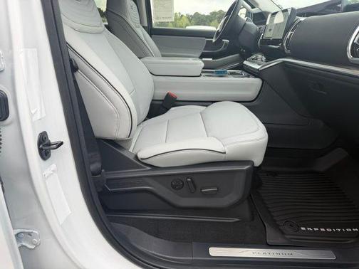 Oxford White 2026 Ford Expedition Platinum