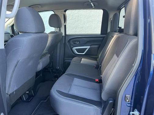 2022 Nissan Titan SV