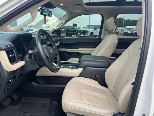 Star White Metallic Tri-Coat 2024 Ford Expedition Platinum