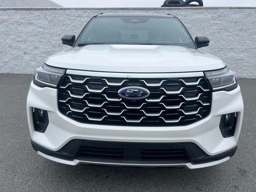 Star White Metallic Tri-Coat 2026 Ford Explorer Platinum