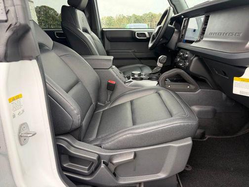 Oxford White 2026 Ford Bronco Badlands