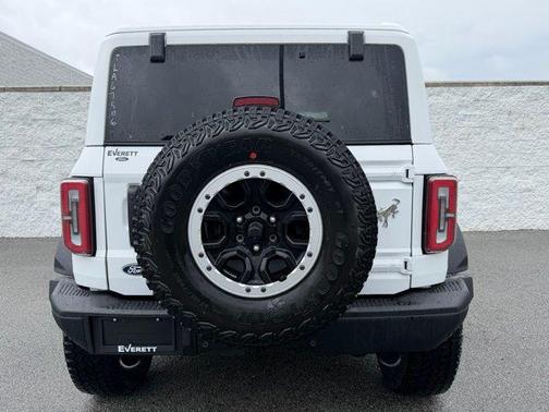 Oxford White 2026 Ford Bronco Badlands