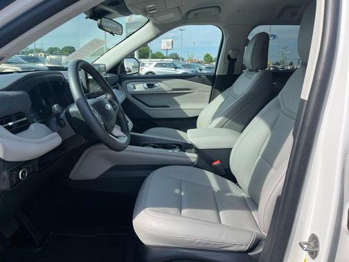 Star White Metallic Tri-Coat 2025 Ford Explorer Active