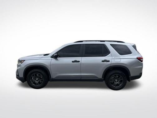 Silver Metallic 2025 Honda Pilot TrailSport