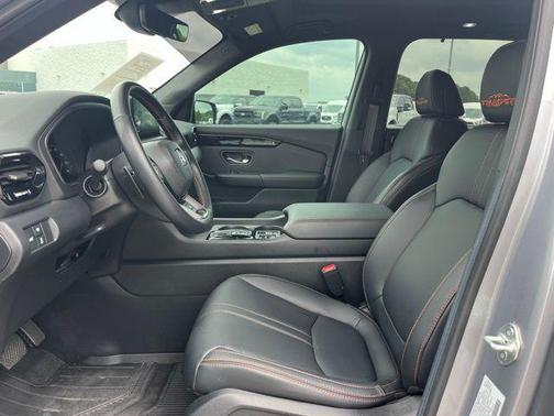 Silver Metallic 2025 Honda Pilot TrailSport