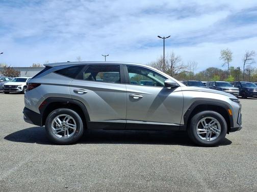 Shimmering Silver 2026 Hyundai TUCSON SE