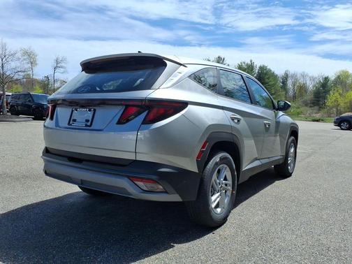 Shimmering Silver 2026 Hyundai TUCSON SE