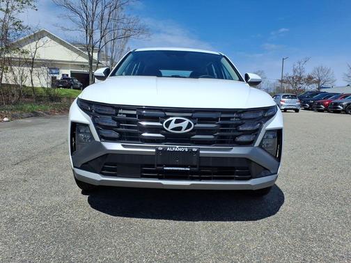 White Pearl 2026 Hyundai TUCSON SE