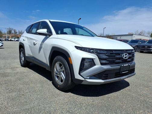White Pearl 2026 Hyundai TUCSON SE