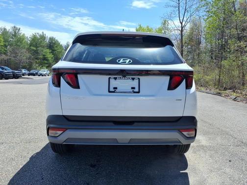 White Pearl 2026 Hyundai TUCSON SE