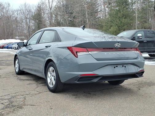 2021 Hyundai ELANTRA SE