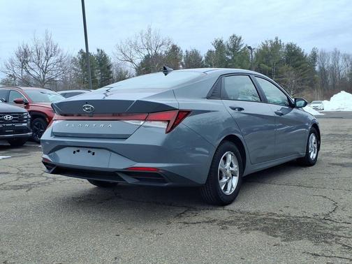 2021 Hyundai ELANTRA SE