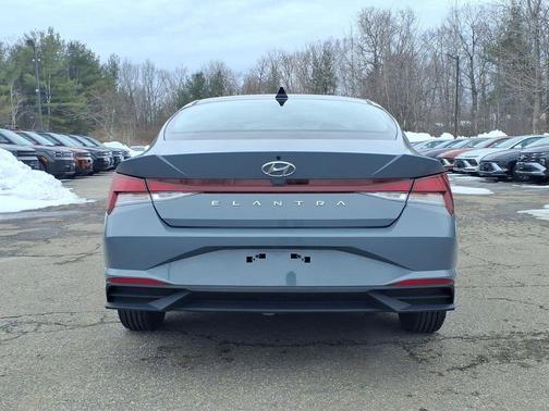 2021 Hyundai ELANTRA SE