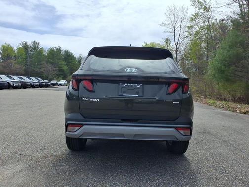 Green 2026 Hyundai TUCSON SE