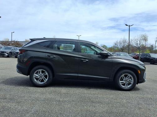 Green 2026 Hyundai TUCSON SE