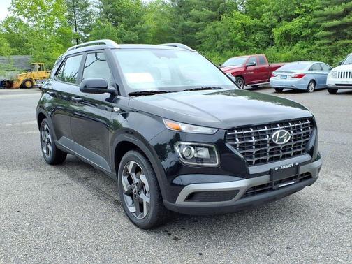 Onyx Black 2025 Hyundai VENUE SEL