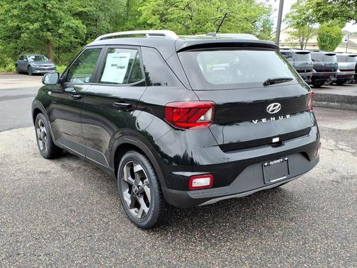 Onyx Black 2025 Hyundai VENUE SEL