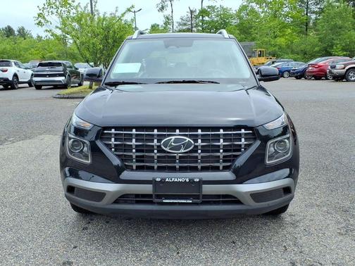 Onyx Black 2025 Hyundai VENUE SEL