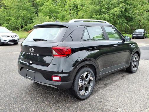 Onyx Black 2025 Hyundai VENUE SEL