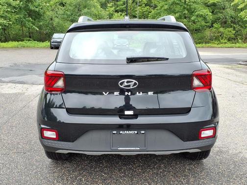 Onyx Black 2025 Hyundai VENUE SEL