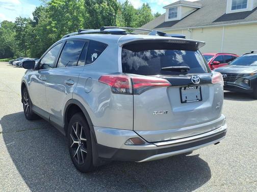 Silver Sky Metallic 2016 Toyota RAV4 SE