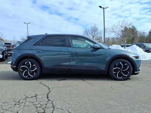 2024 Hyundai IONIQ 5 SE