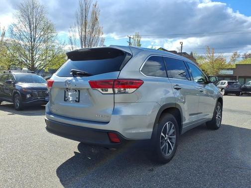 Celestial Silver Metallic 2018 Toyota Highlander XLE
