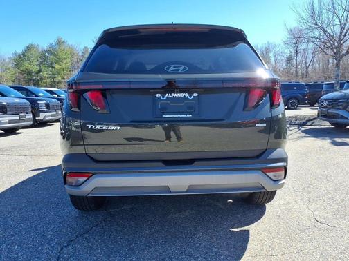 Green 2026 Hyundai TUCSON SE