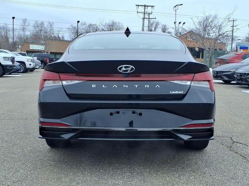2022 Hyundai ELANTRA Limited
