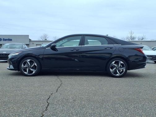 2022 Hyundai ELANTRA Limited