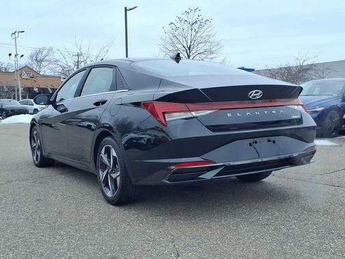 2022 Hyundai ELANTRA Limited
