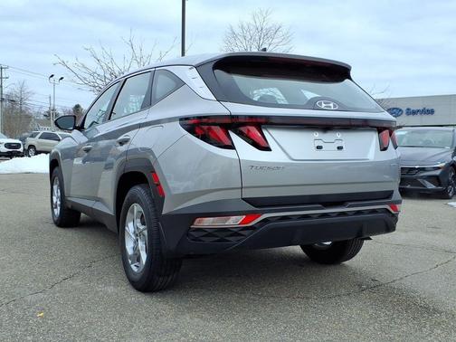 2023 Hyundai TUCSON SE