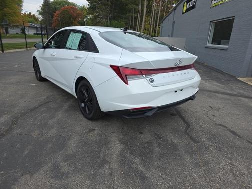 2022 Hyundai ELANTRA SEL