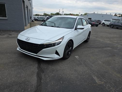 2022 Hyundai ELANTRA SEL
