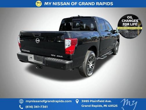 2024 Nissan Titan SV