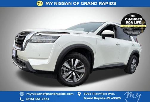 2024 Nissan Pathfinder SL