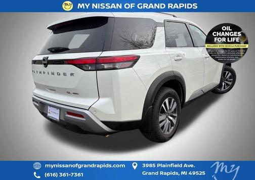 2024 Nissan Pathfinder SL