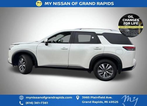 2024 Nissan Pathfinder SL