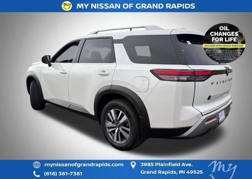 2024 Nissan Pathfinder SL