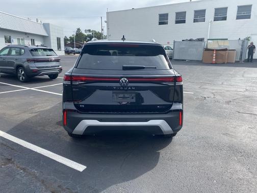 2025 Volkswagen Tiguan 2.0T SE