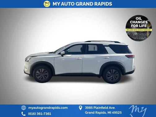 2022 Nissan Pathfinder SV