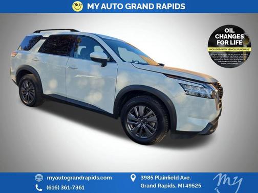 2022 Nissan Pathfinder SV